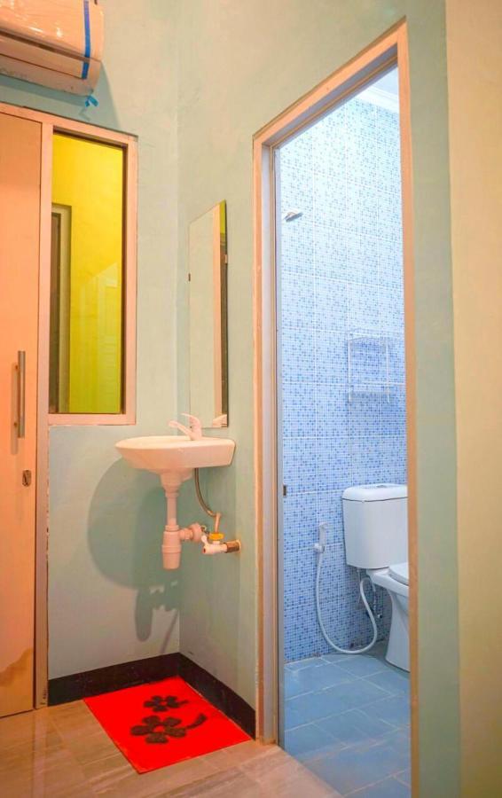 Roomz Budget Residence Семаранг Экстерьер фото