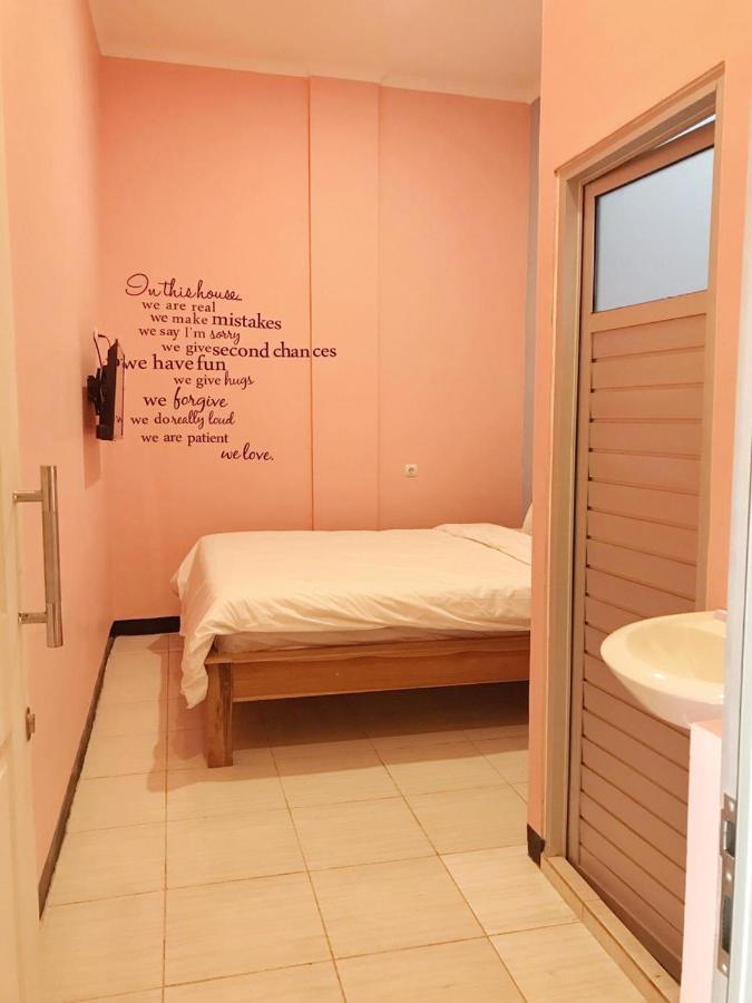 Roomz Budget Residence Семаранг Экстерьер фото